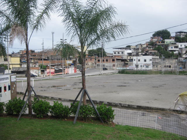 File:Campo do Sargento na Rua Canitá no Complexo do Alemão.JPG