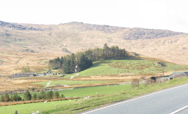 File:Farm buildings at Fferm Cwm-clorad-isaf - geograph.org.uk - 398036.jpg