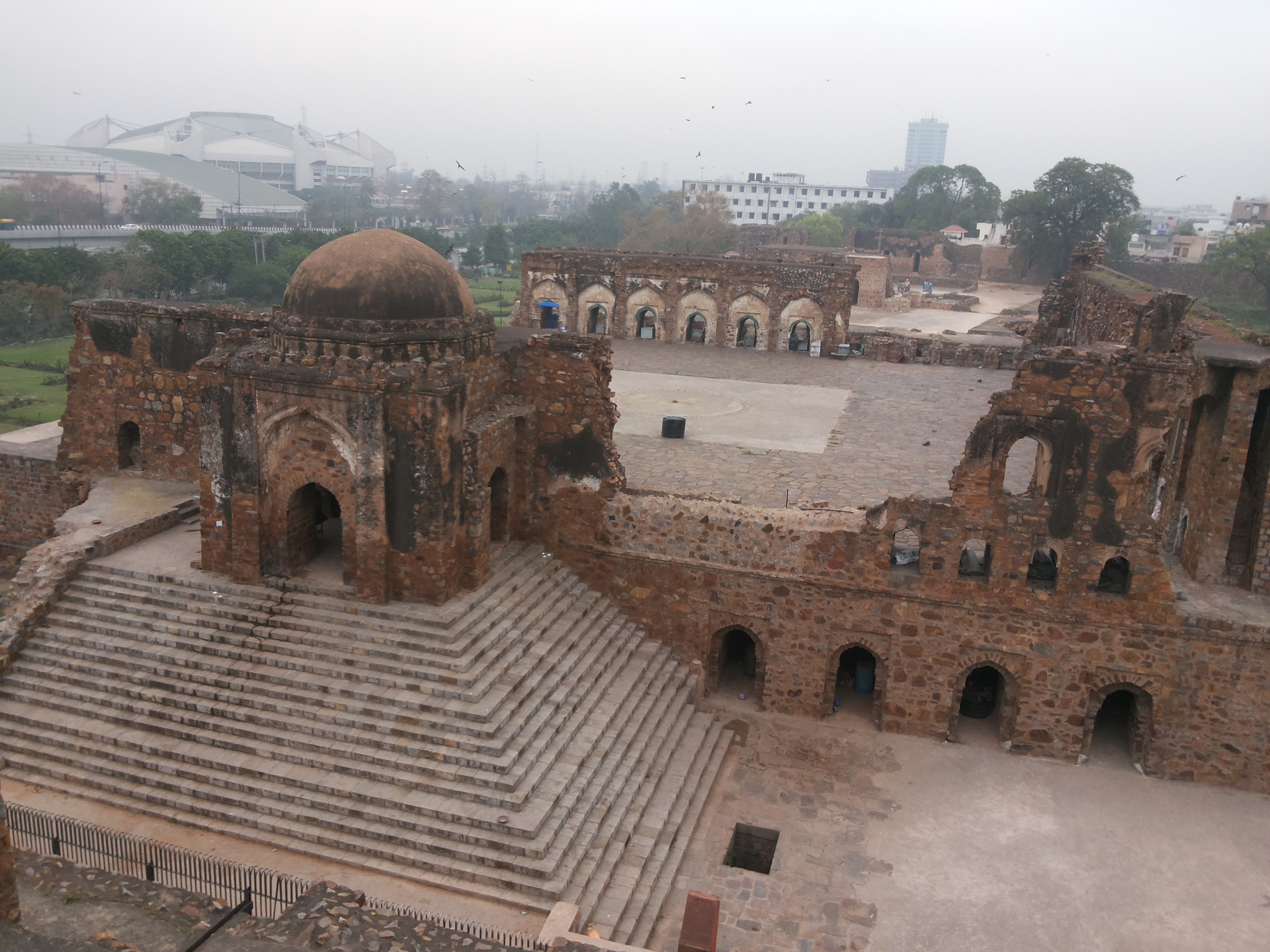 Индия 12. Крепость Фируз-Шах-котла. Feroz Shah Tughlaq's Tomb. Стадион «Фероз-Шах-котла» в Дели. Feroz Otho.