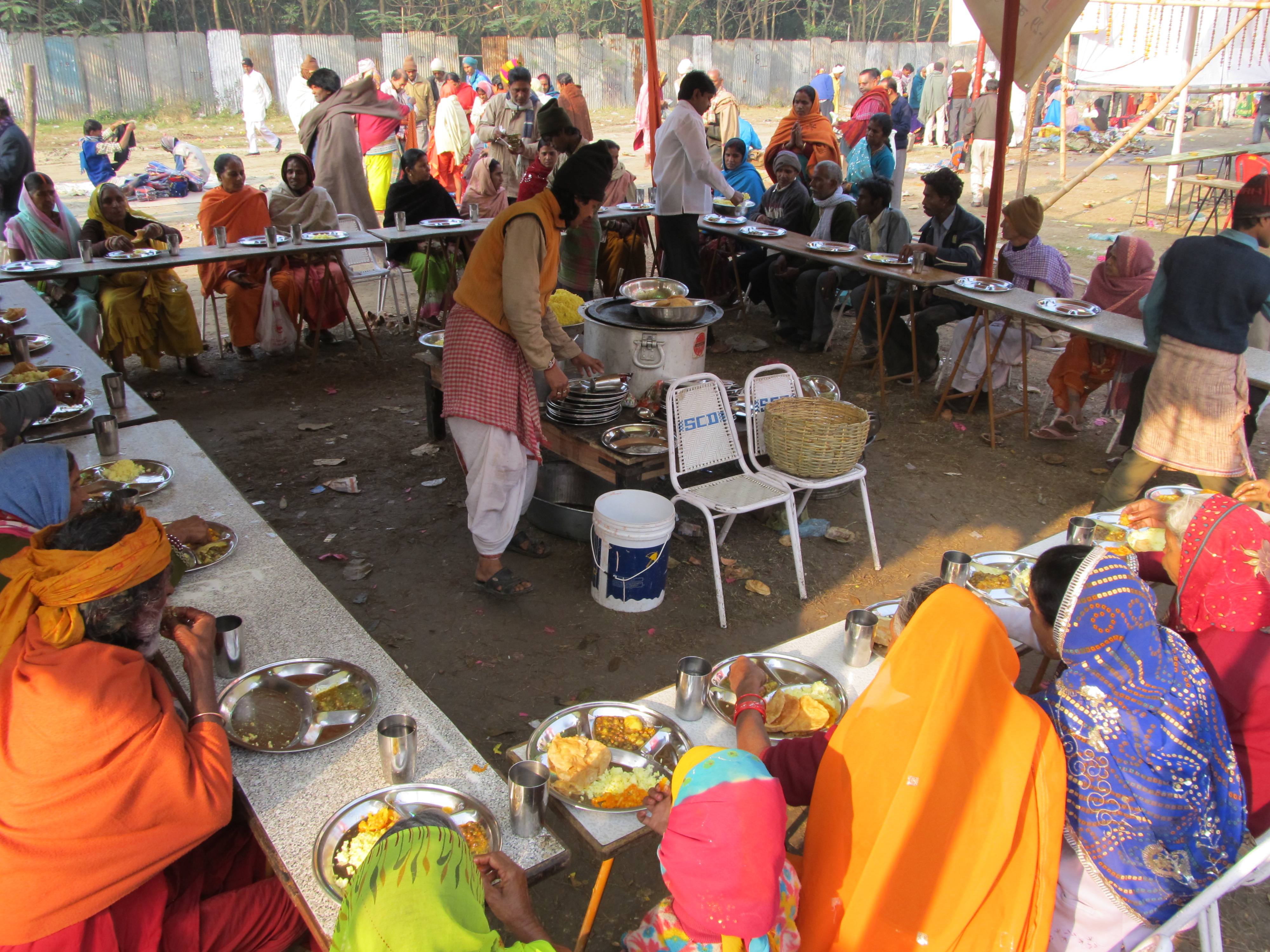 File:Free Food Distribution - Gangasagar Fair Transit Camp ...

