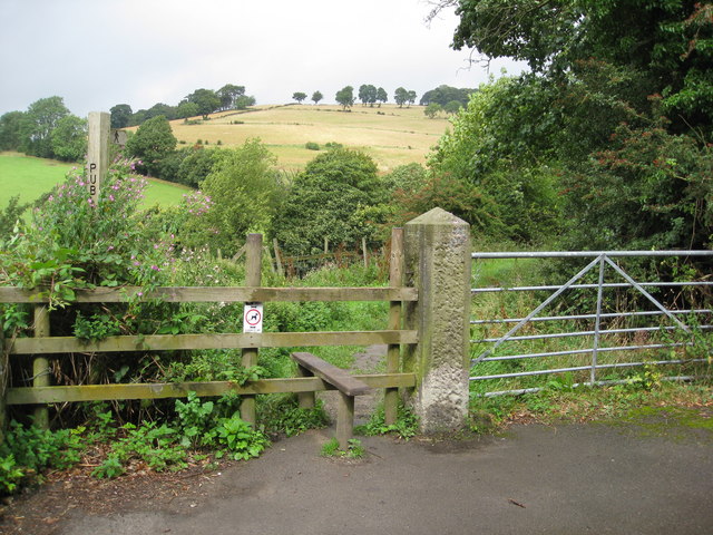 File:Hathersage - Footpath behind St.Michael's Church - geograph.org.uk - 940810.jpg