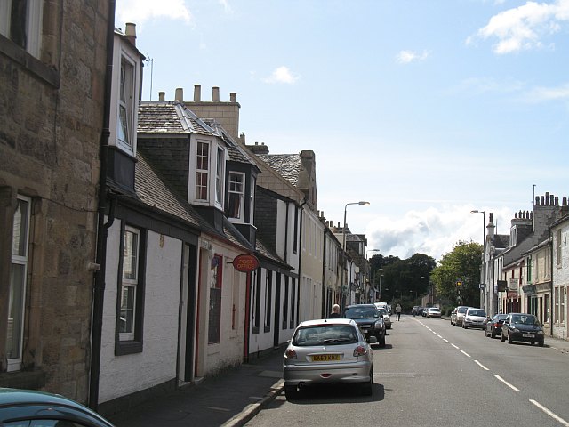 File:High Street, Lochwinnoch - geograph.org.uk - 1443055.jpg