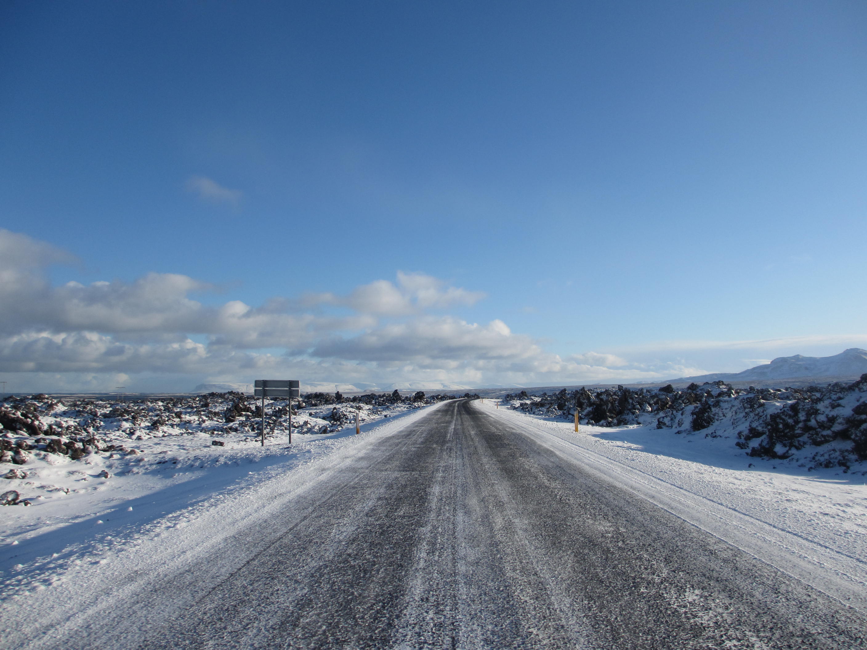 Icy road. Марш Исландии.