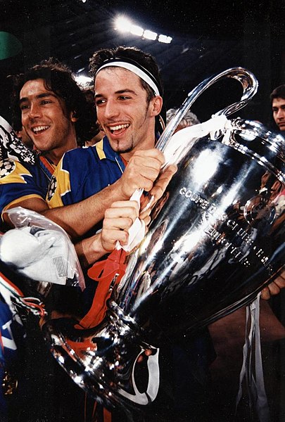 File:Juventus FC - Champions League 1995-96 - Alessandro Del Piero e Paulo  Sousa.jpg - Wikimedia Commons