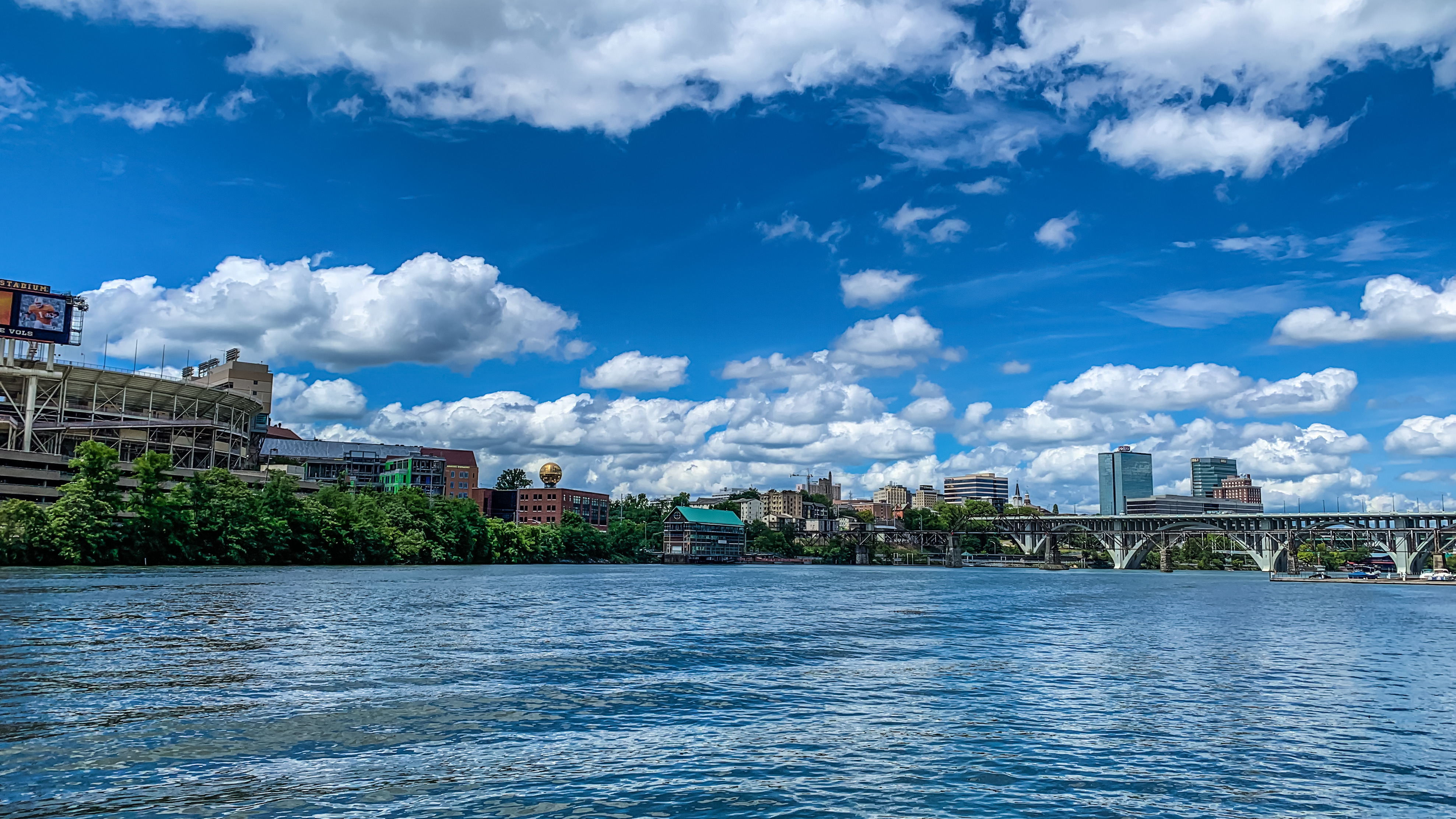 File:Knoxville skyline from Tennessee River.jpg - Wikipedia