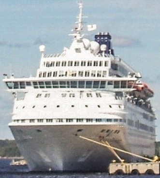 File:Norwegian Majesty in Sydney, Nova Scotia, Canada in 2006 (cropped).jpg