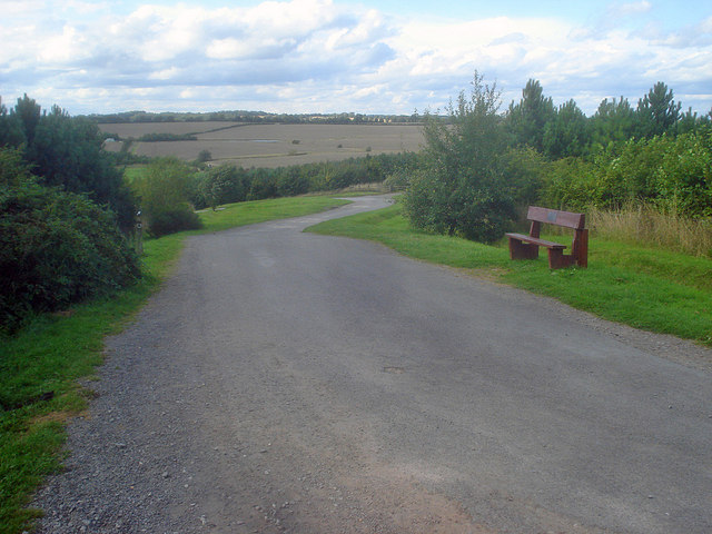 Path down to the lakes at Sence Valley Forest Park - geograph.org.uk - 1494729