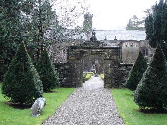 File:Peacock at Gwydir - geograph.org.uk - 134910.jpg