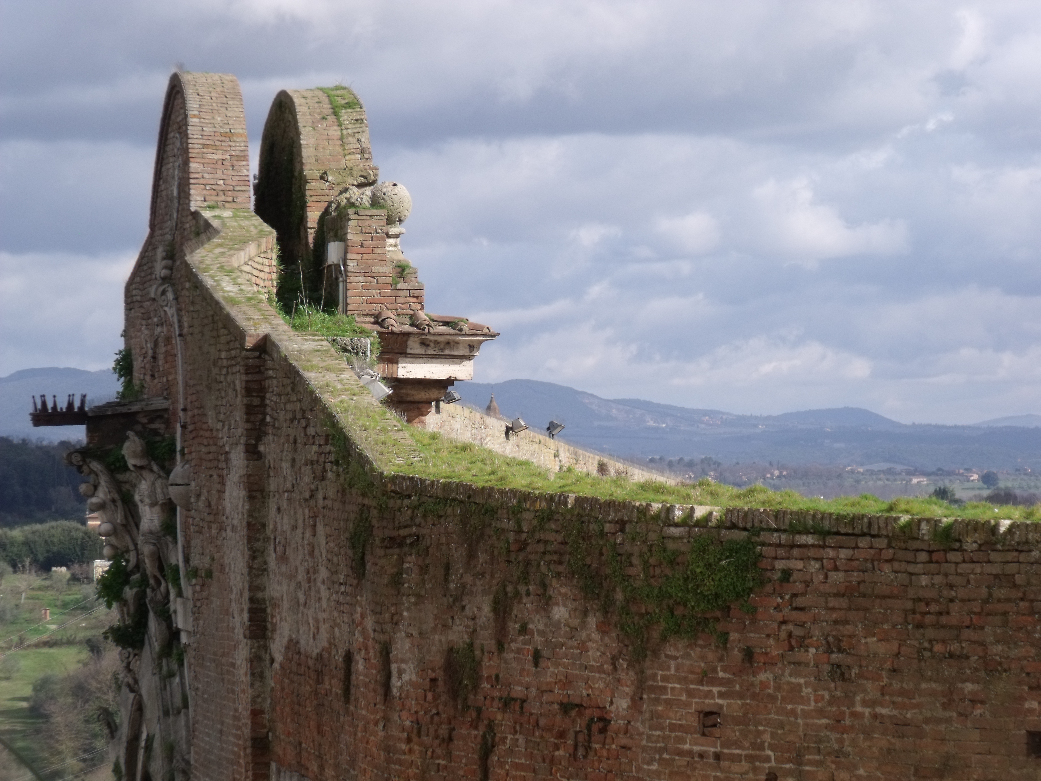 Porta Camollia, parte superiore vista da Ovest, Siena