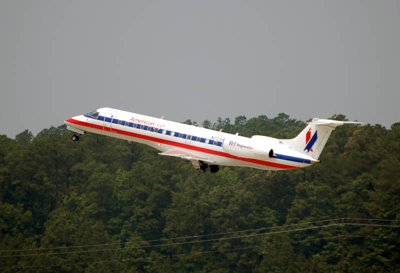 File:RDU 5-31-08 N723AE (2539162373).jpg