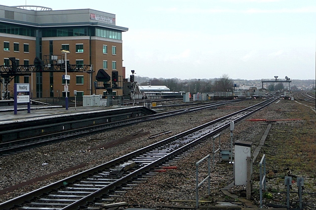 File:Reading station - geograph.org.uk - 1150898.jpg