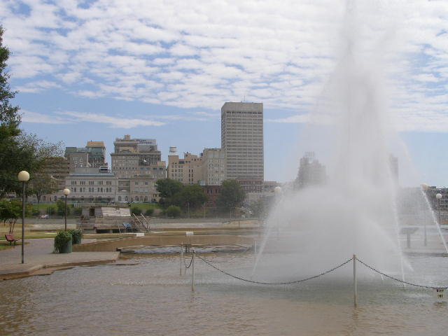 File:Riverfront Fountain P9140422.JPG