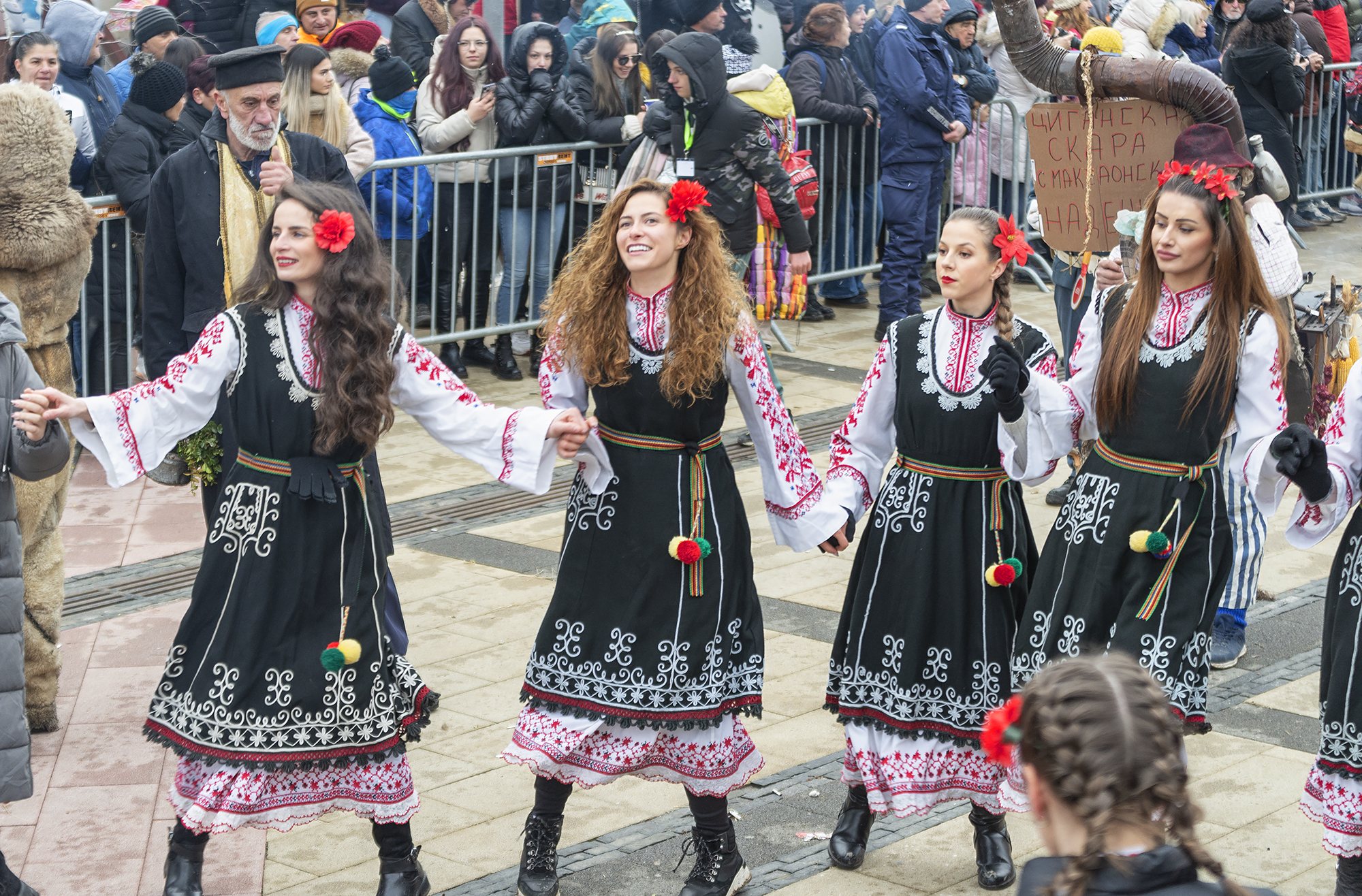 Праздник в болгарии сегодня. Болгарский фестиваль Сурва. Болгария сейчас. Болгария сегодня. Болгария 2023.
