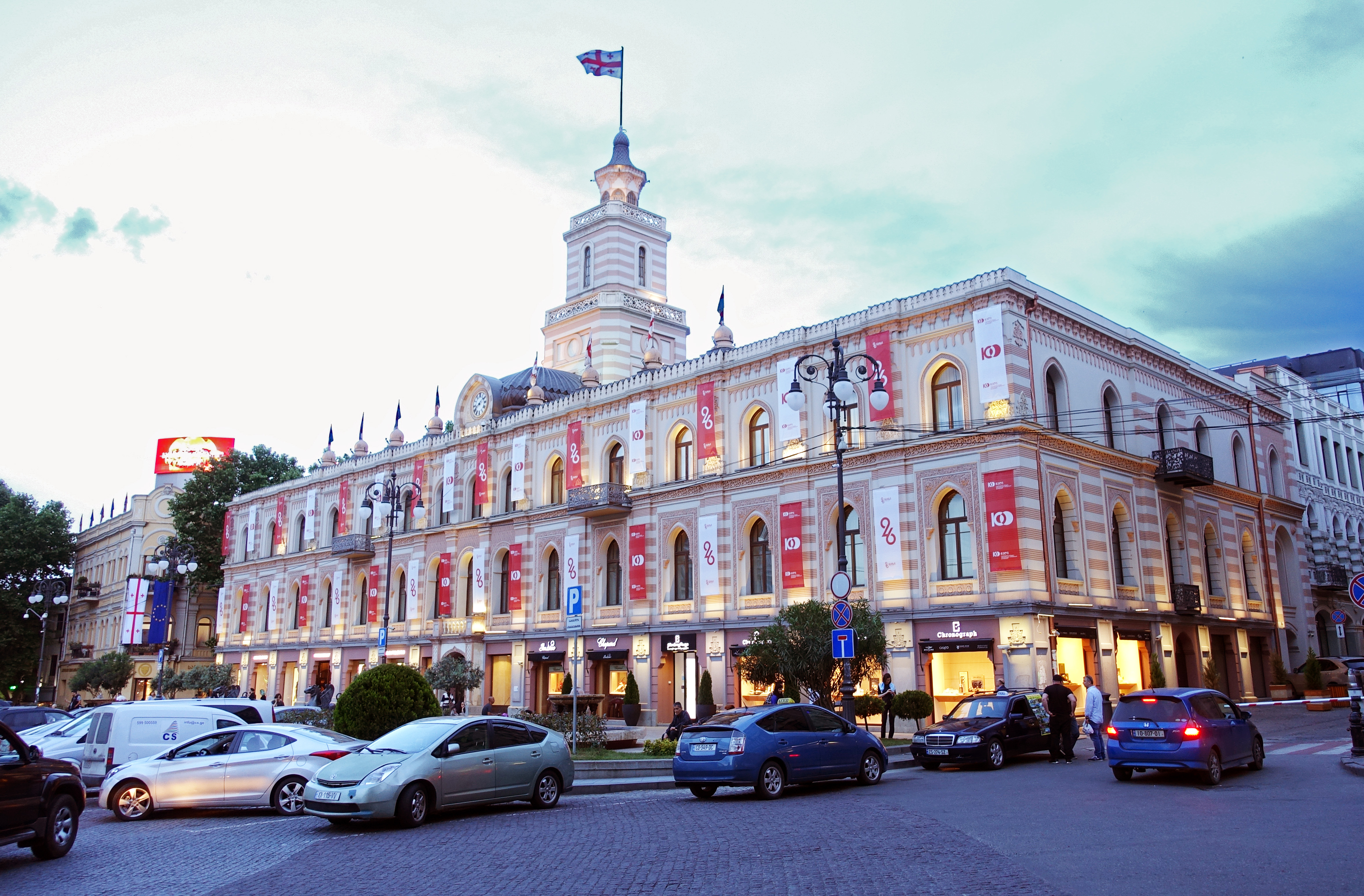 Tbilisi city. City Hall Тбилиси. Ратуша Тбилиси. Площадь свободы Тбилиси. Здание ратуши Тбилиси.