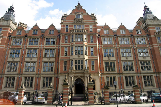 The_Land_Registry_Offices,_Lincoln_Inn_Fields.jpg (640×427)