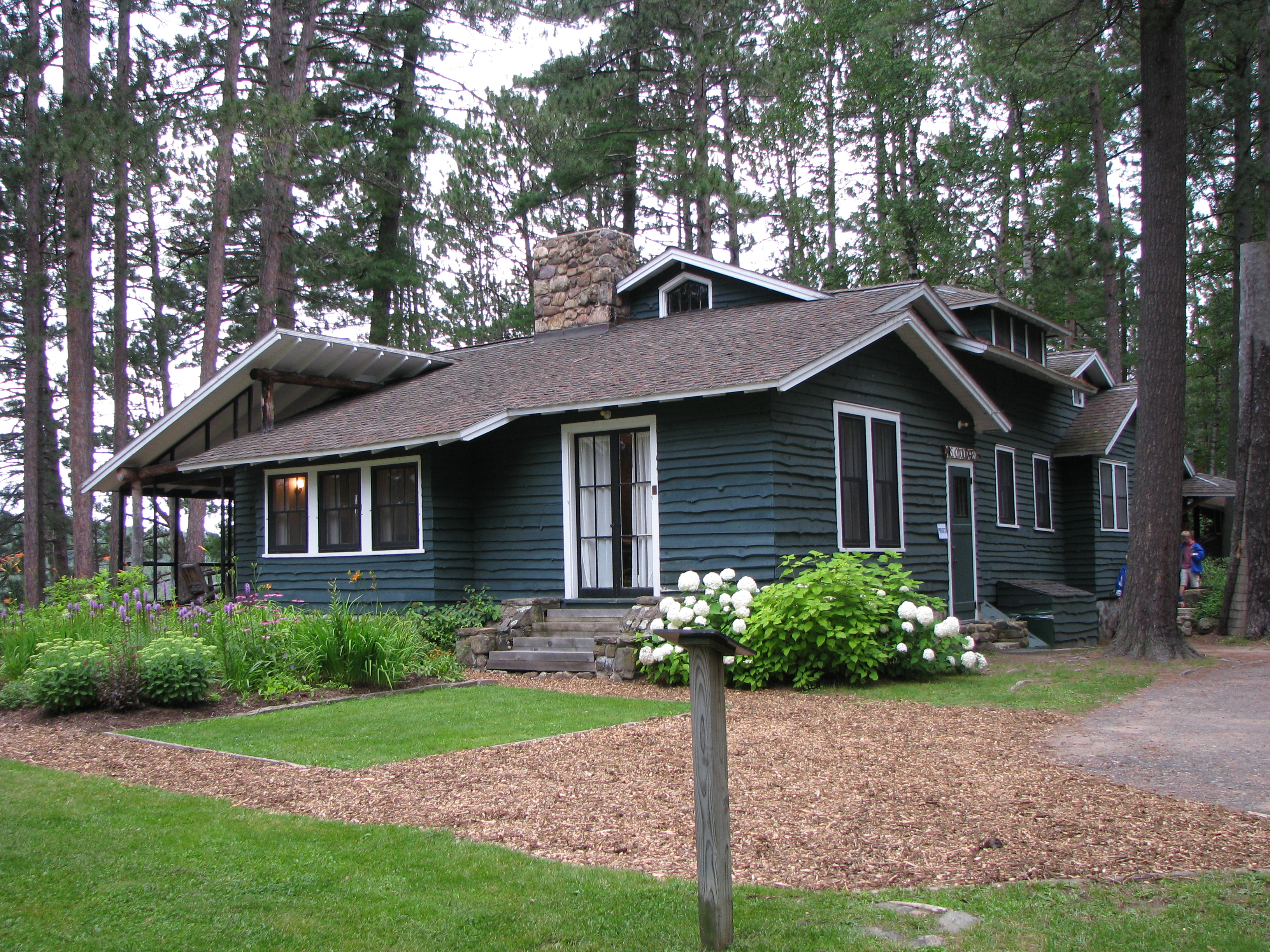 File:White Pine Camp - Owners Cottage.jpg - Wikimedia Commons