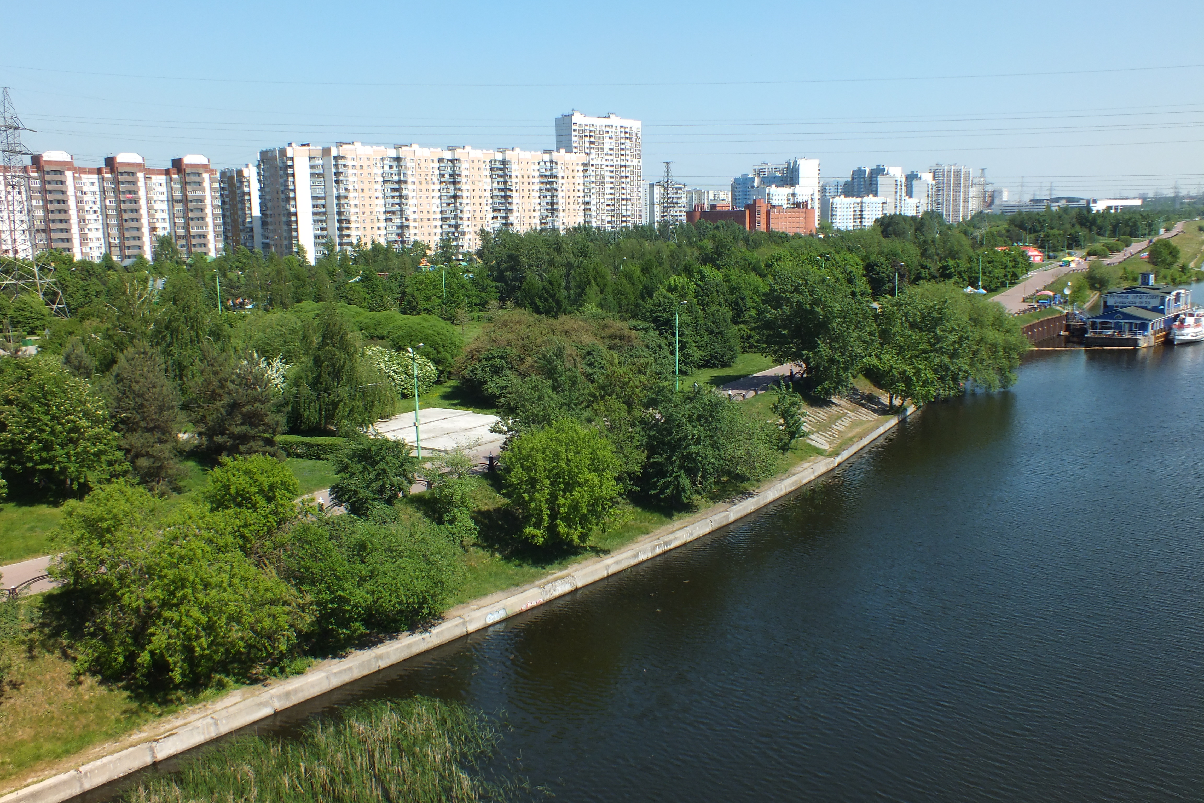 Парк 850-летия Москвы, восточная сторона, 20 мая 2014.JPG