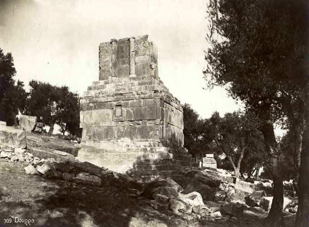 Dougga o Dugga1 o Thugga es una antigua ciudad situada en la 1900_monument_dougga