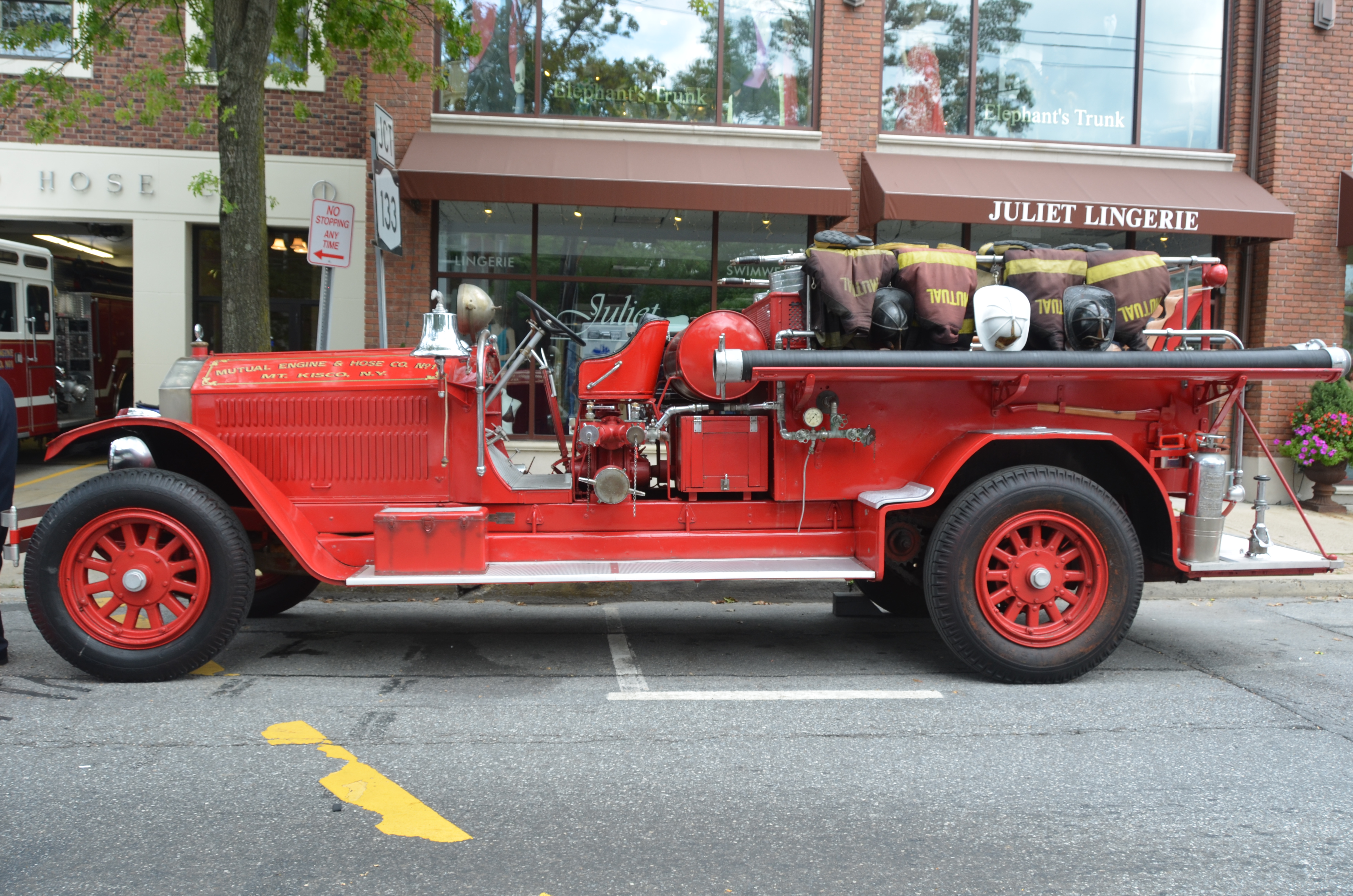 Mack 1911Рі Fire engine