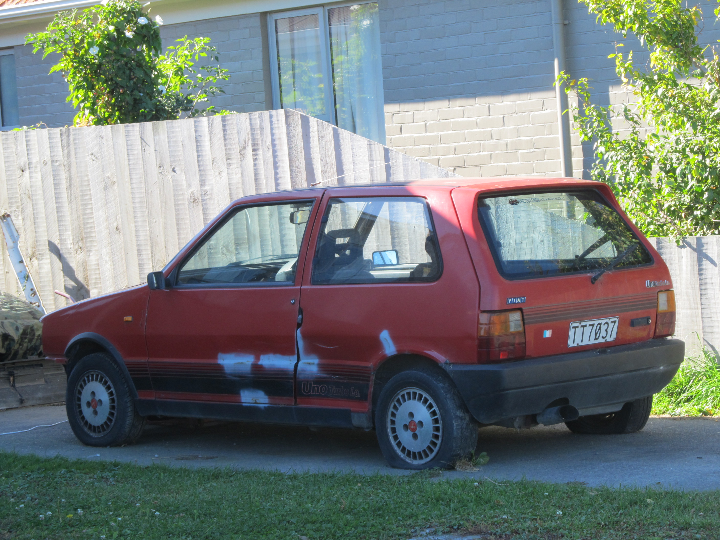 File:1987 Fiat Uno Turbo i.e (7581418152).jpg - Wikimedia Commons