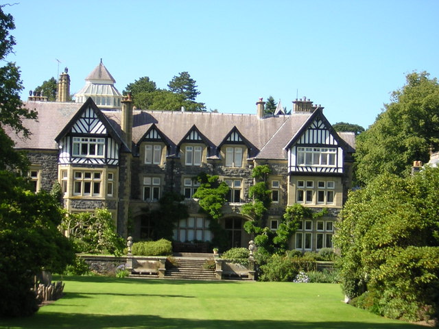 File:Bodnant House in mid Summer - geograph.org.uk - 518930.jpg