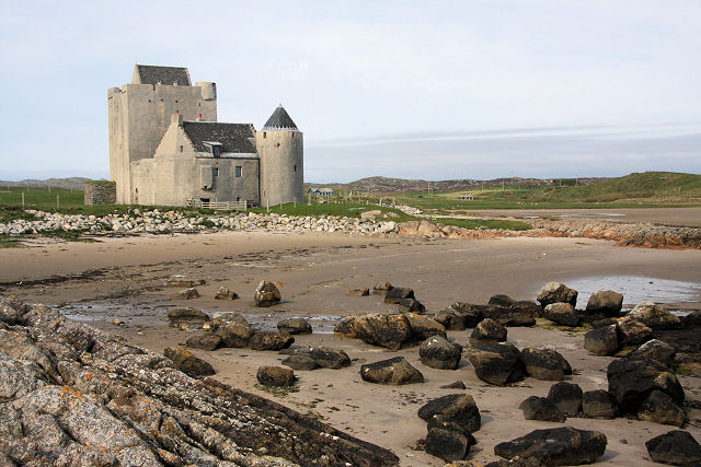 File:Breachacha Castle, Coll - geograph.org.uk - 808014.jpg