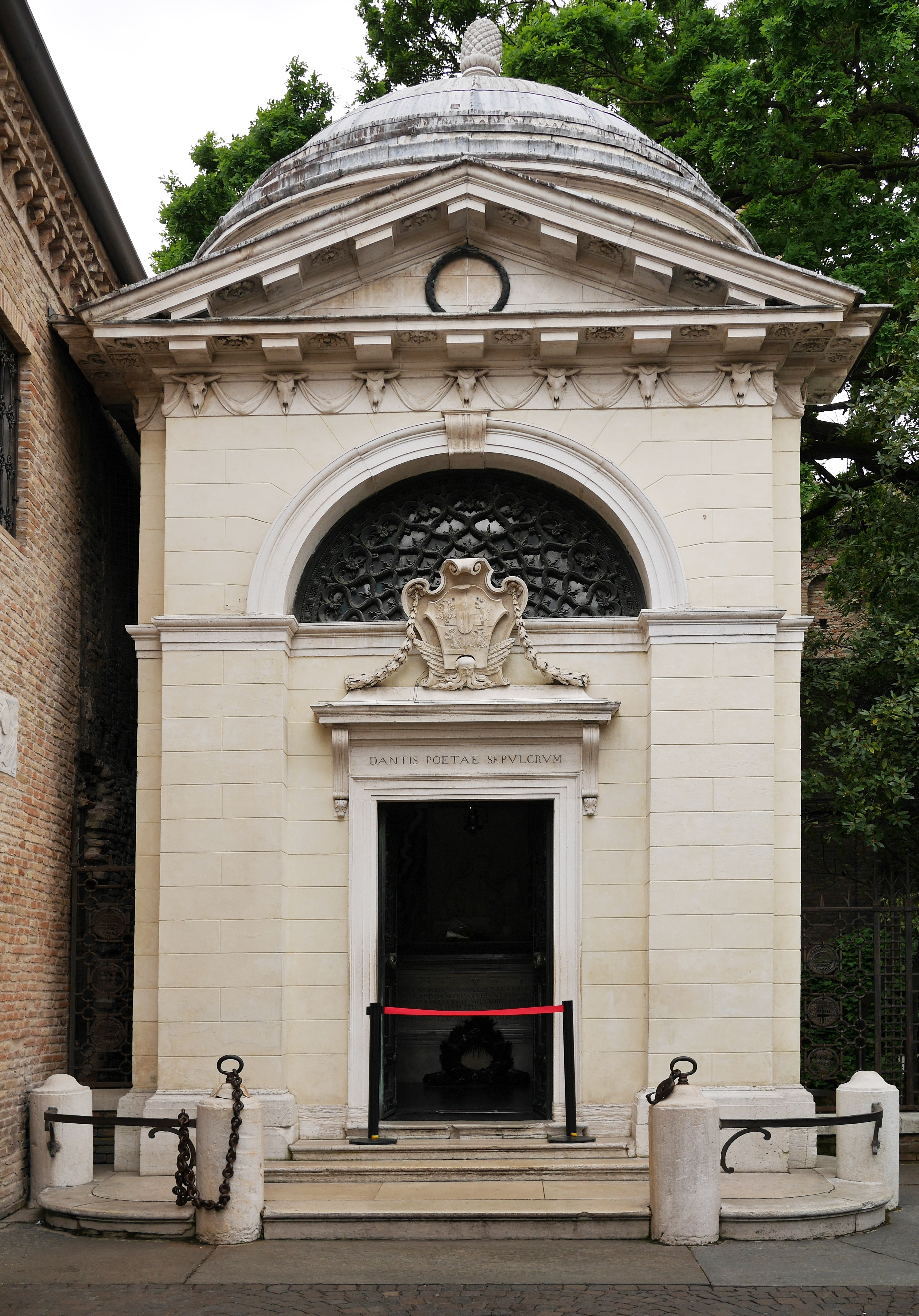 File Dante Alighieri tomb in Ravenna exterior .jpg Wikipedia