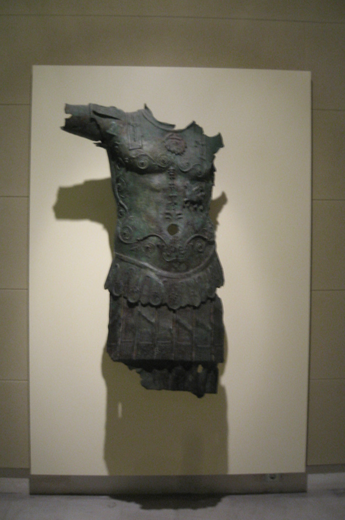 Escultura thoracata de emperador romano hallada en el [[islote de Sancti Petri