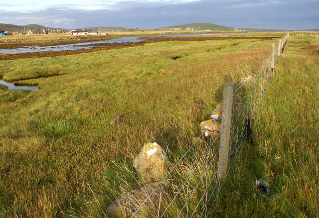 File:Fence beside the Houb, Baltasound - geograph.org.uk - 971368.jpg