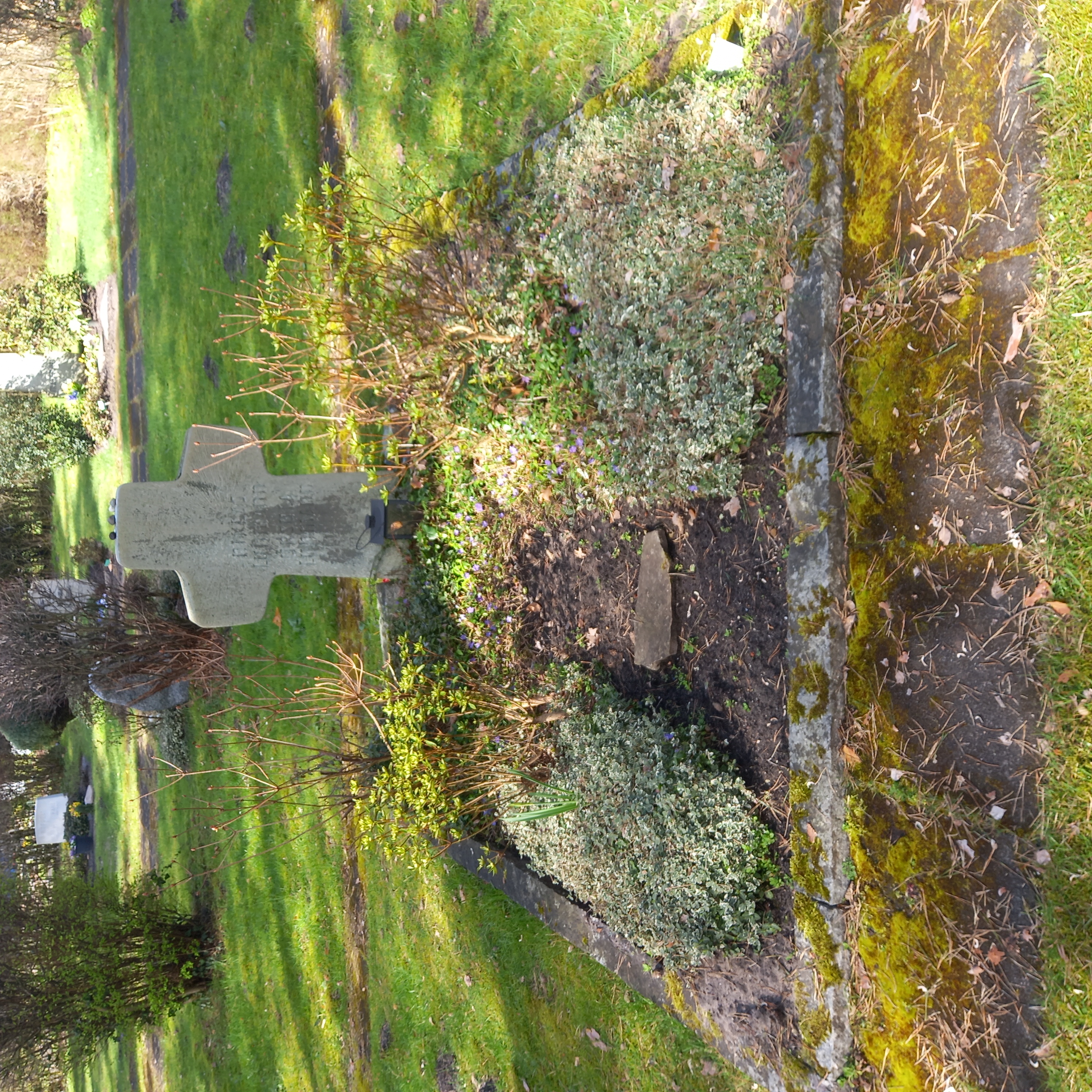 Das Grab von Niklas Luhmann und seiner Ehefrau Ursula geborene von Walter auf dem Friedhof [[Lipperreihe