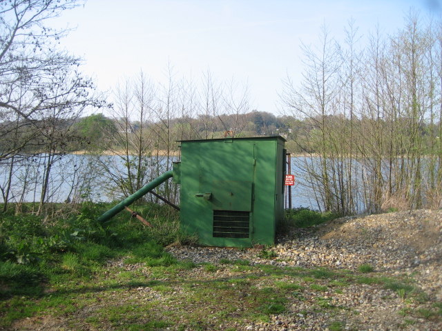 File:Green pump house - geograph.org.uk - 1720733.jpg