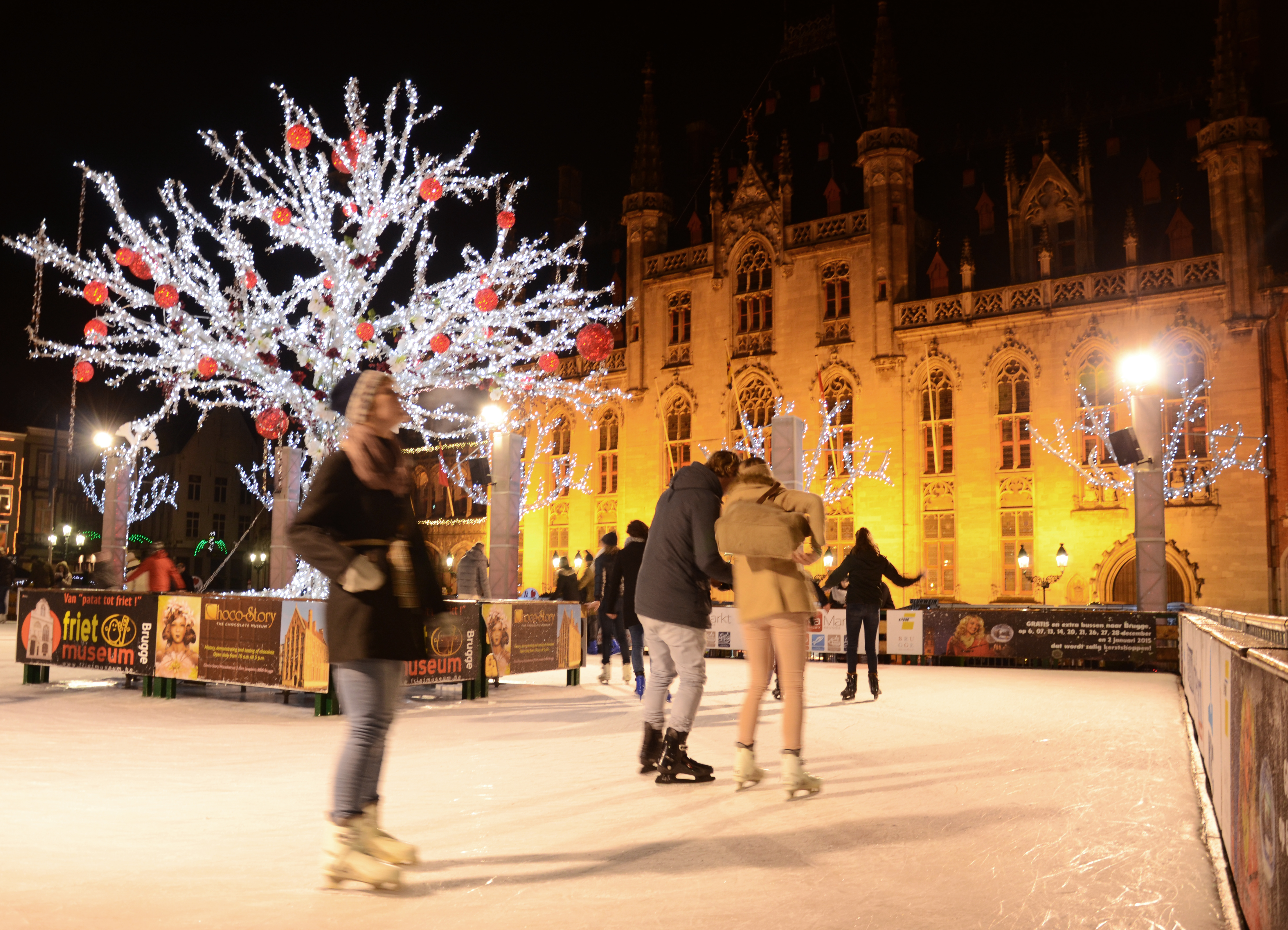 Ice rink on Bruges Grote Markt.jpg