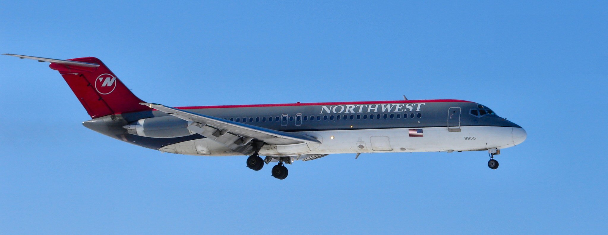 Northwest Airlines DC-9 (278469378).jpg