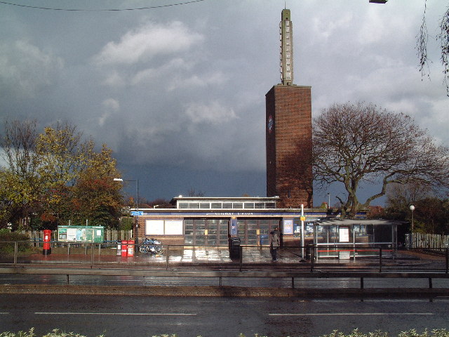 File:Osterley tube Station.jpg