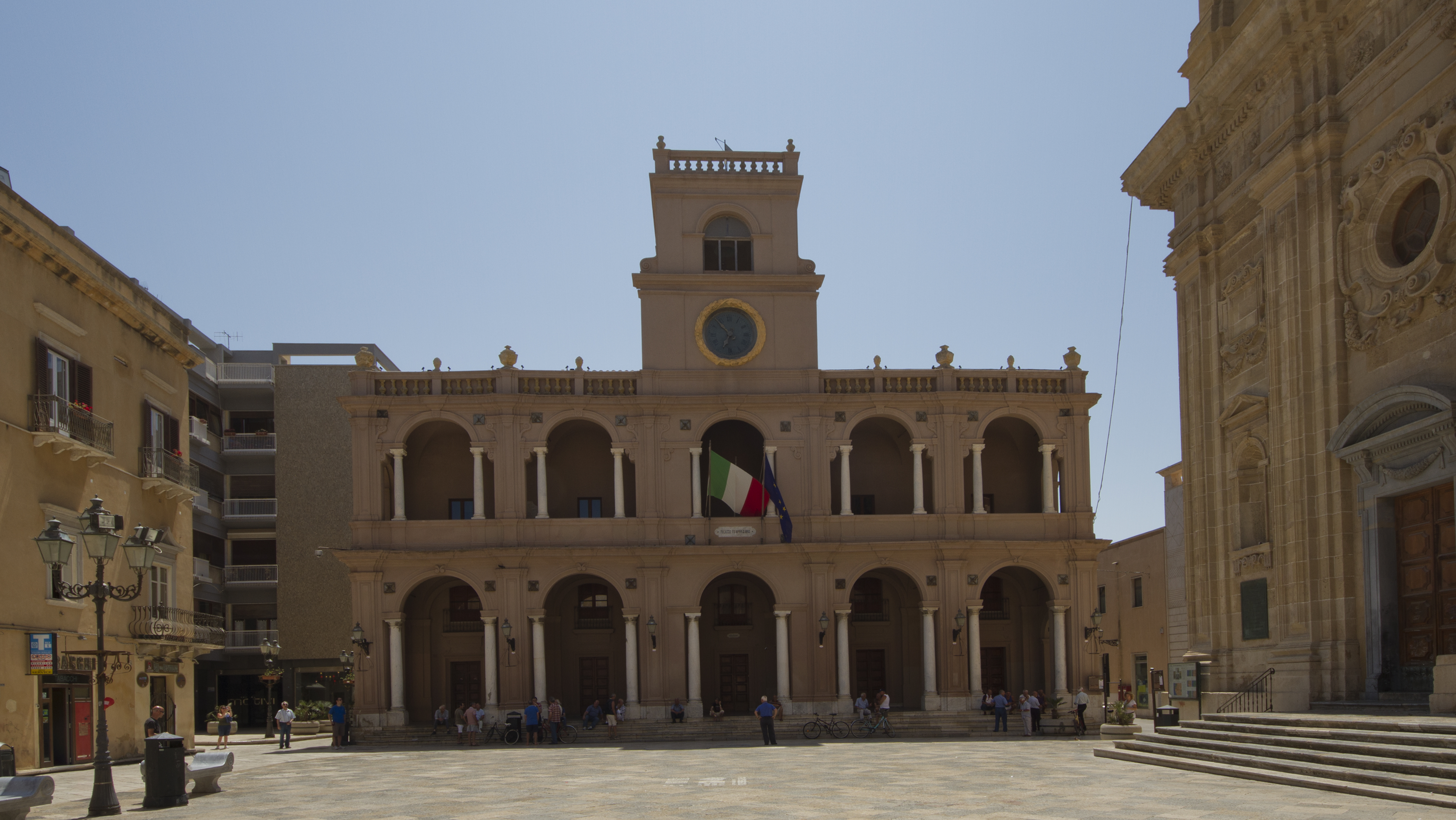 Palazzo VII Aprile - panoramio.jpg