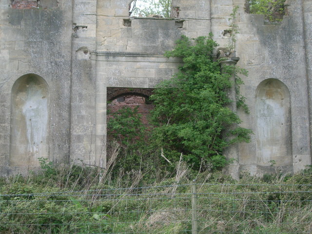 File:Piercefield House - close-up of main entrance - geograph.org.uk - 888337.jpg