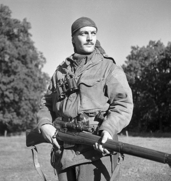 Снайпер офицер 2. Craig Harrison снайпер. Харрисон, Крэйг (снайпер). Солдат с Lee Enfield. Британские Снайперы второй мировой войны.