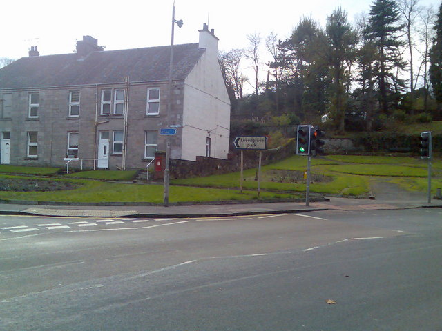 File:Signposts in Dumbarton - geograph.org.uk - 620241.jpg