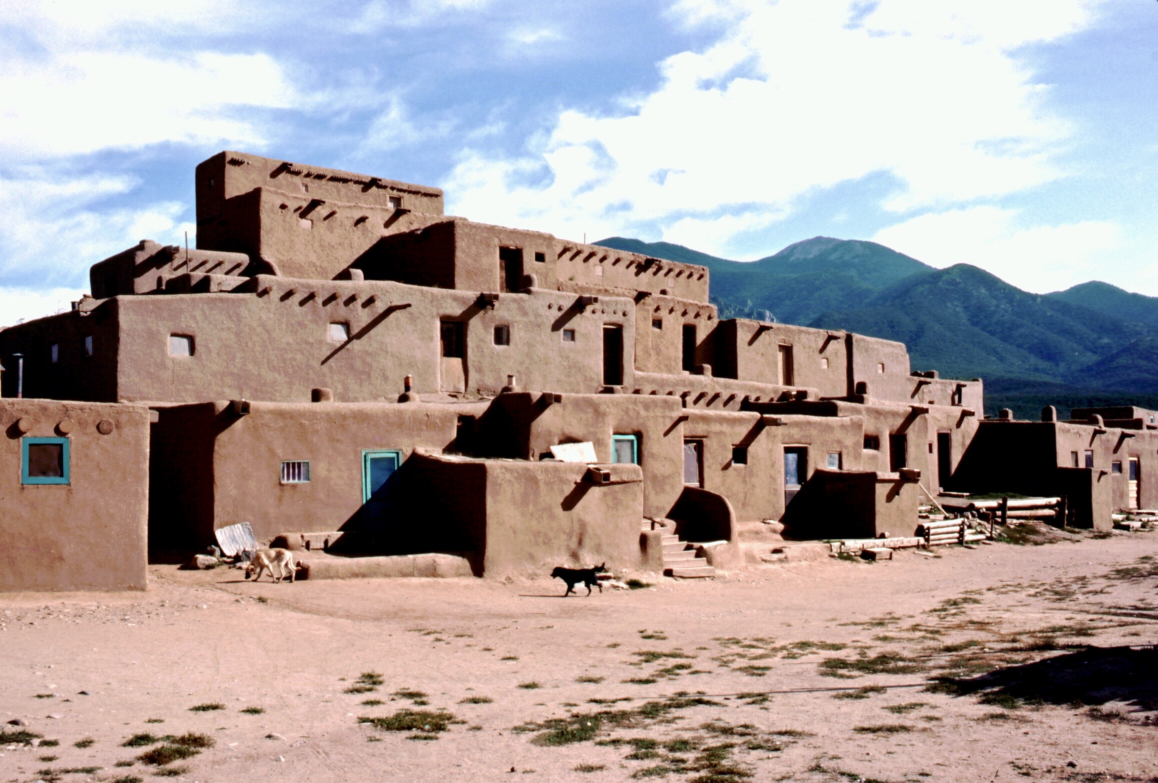 Taos Pueblo 1992.jpg.