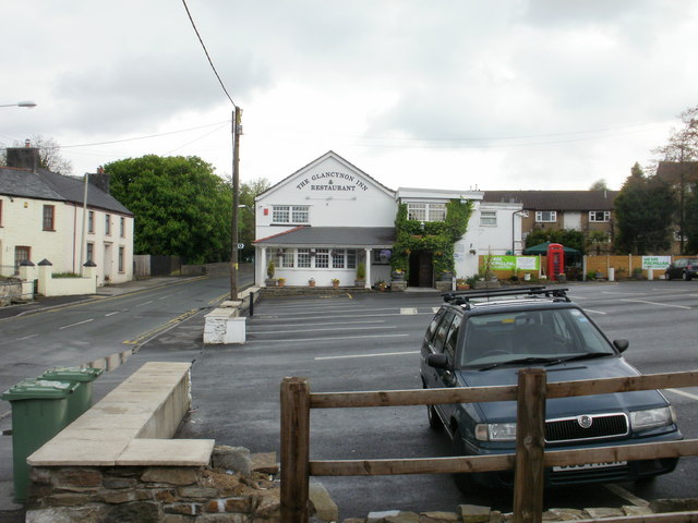 Small picture of Glancynon Inn courtesy of Wikimedia Commons contributors