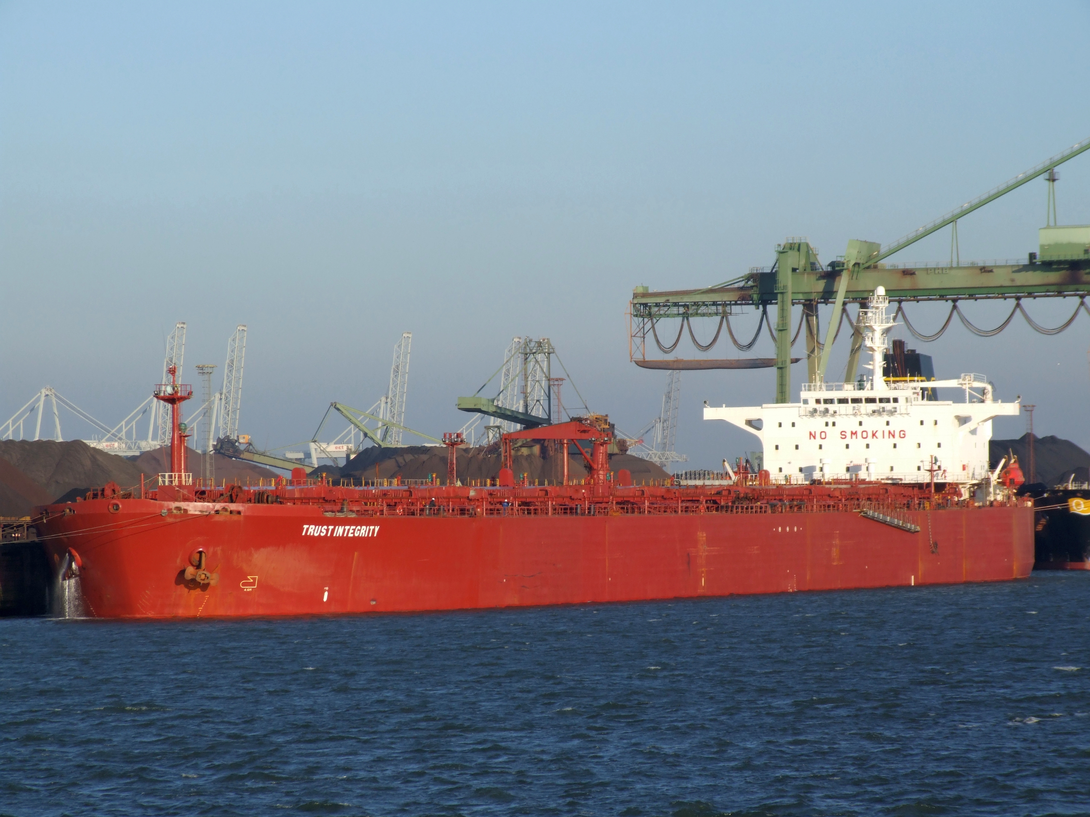 Helderheid Mona Lisa in plaats daarvan File:Trust Integrity - IMO 9002233 - Callsign MGLJ6 - 02feb08 p5,  Mississippi harbour, Port of Rotterdam, Holland photo-2.jpg - Wikimedia  Commons