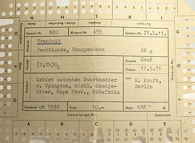 File:Uraninite-tr514c.jpg