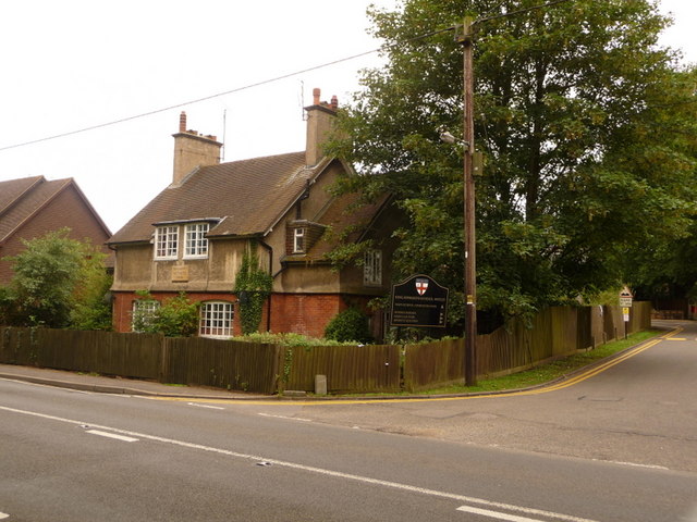 File:Wormley, Coronation Cottages - geograph.org.uk - 1410161.jpg