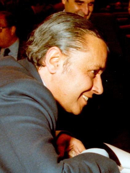 File:(Cecilio Valverde) Adolfo Suárez junto al vicepresidente primero y de Asuntos de Defensa, en el Congreso de los Diputados. Pool Moncloa. 1979 (cropped).jpeg