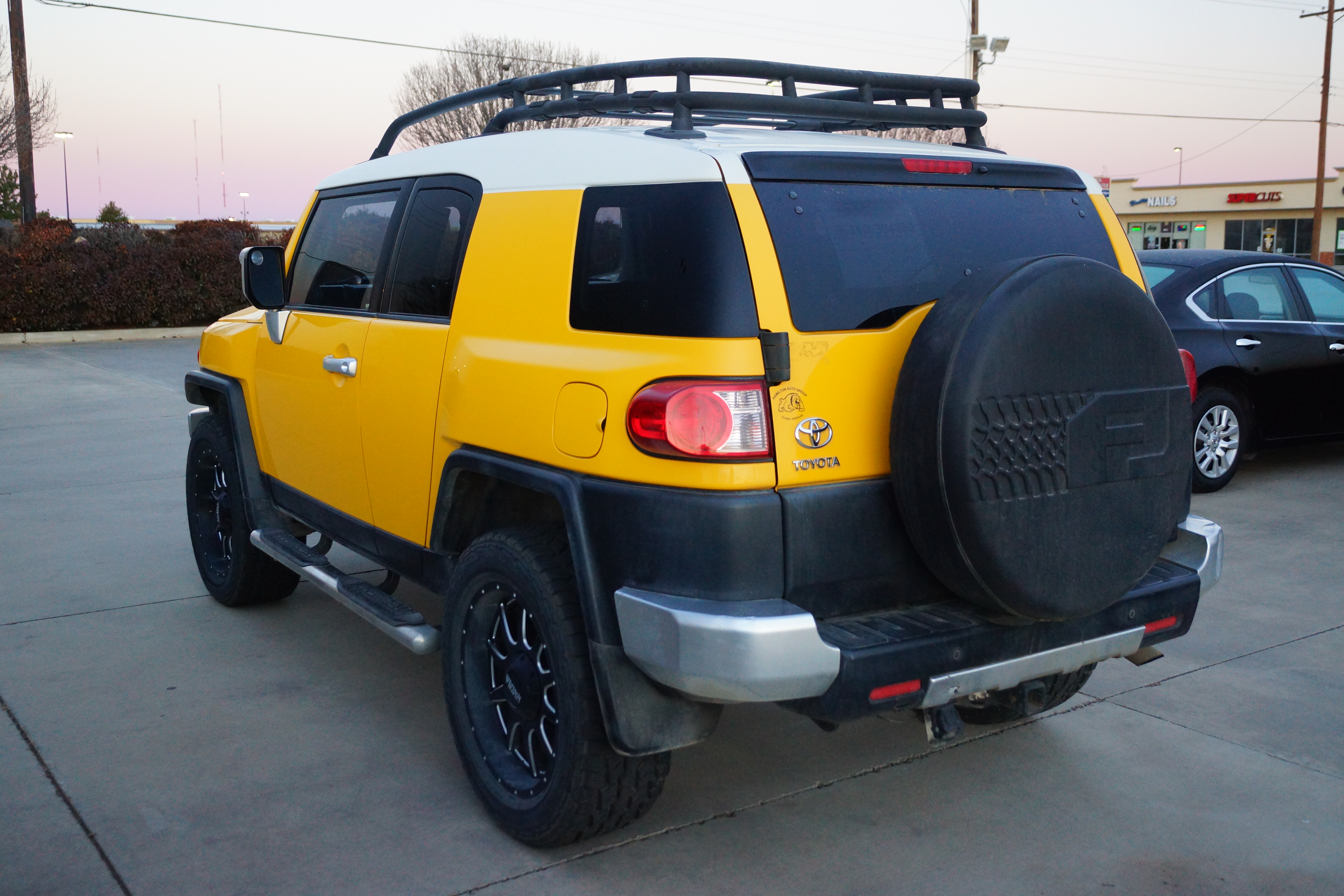 Toyota FJ Cruiser Р¶РµР»С‚С‹Р№