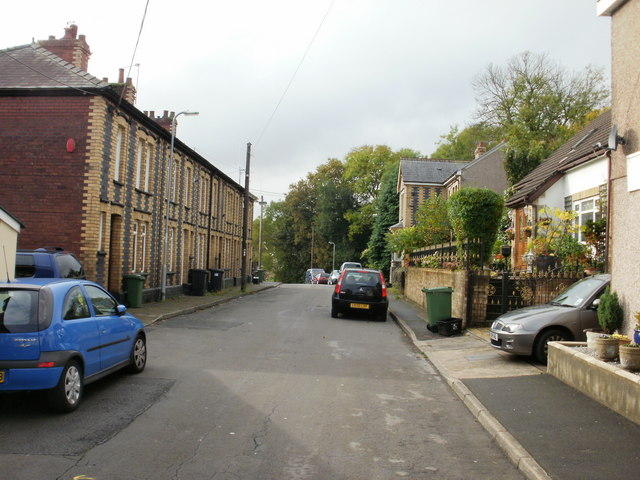 File:Alma Place, Sebastopol, Pontypool - geograph.org.uk - 1577119.jpg