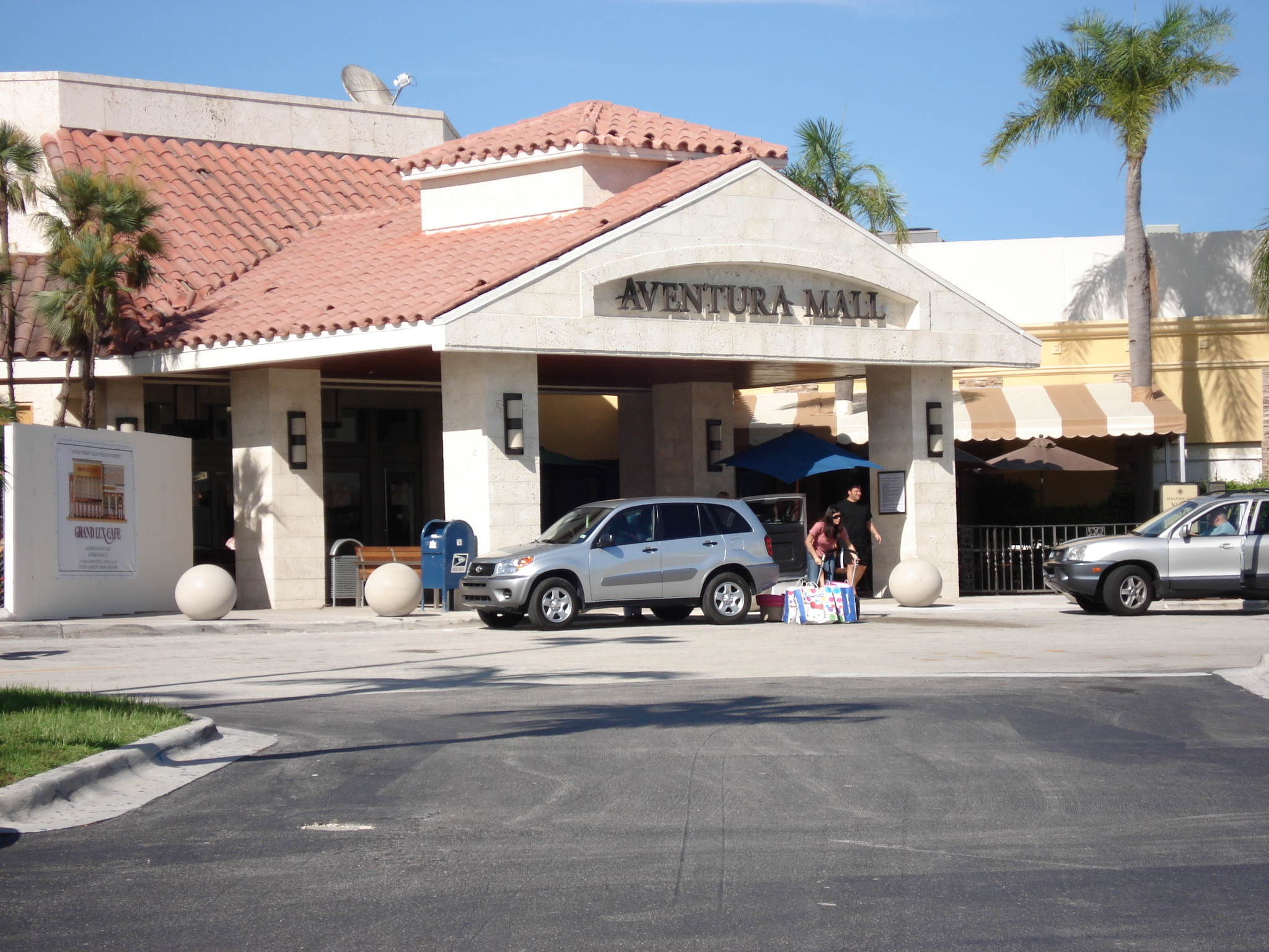 Aventura Shopping Mall Entrance View From The Parking Lot Stock