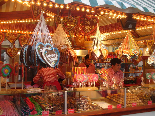 File:Berliner Oktoberfest - geo.hlipp.de - 29169.jpg