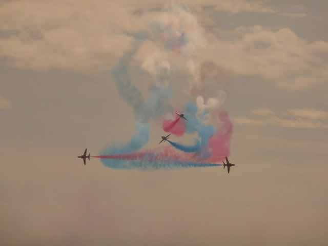 File:Bournemouth, oncoming Red Arrows - geograph.org.uk - 1452045.jpg