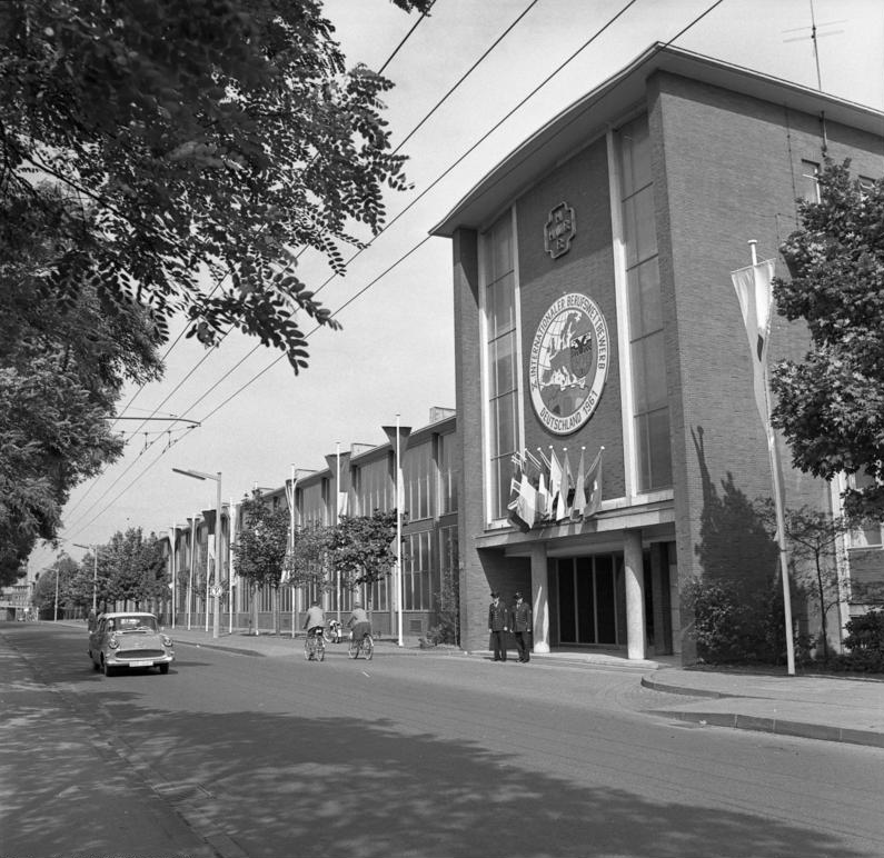 Die Rheinische Stahlwerke AG (Rheinstahl-Konzern) { Es war einmal } Bundesarchiv_B_145_Bild-F010887-0011%2C_Internationaler_Berufswettbewerb%2C_Duisburg